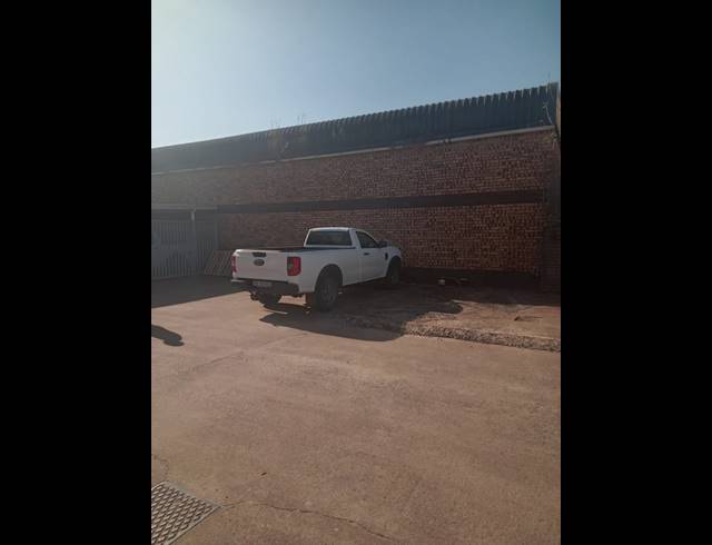 300M² MINI FACTORY TO LET IN SPRINGFIELD PARK